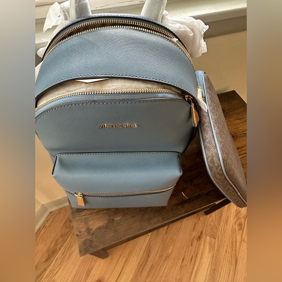 NWT! Michael Kors Sally Medium Saffiano Leather 2-In-1 Backpack with print case - Picture 4 of 12